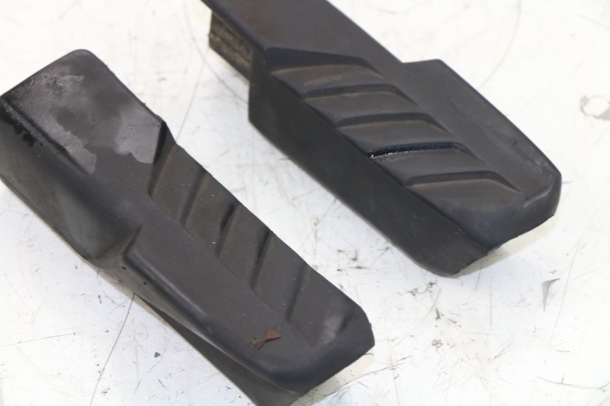 photo de PAIRE CALE PIED ARRIERE HONDA FES S-WING SWING 125 (2007 - 2015)