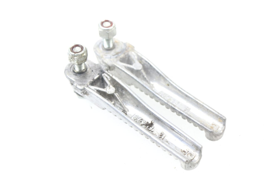 photo de PAIRE CALE PIED ARRIERE PEUGEOT JET FORCE CARBU 50 (2003 - 2016)