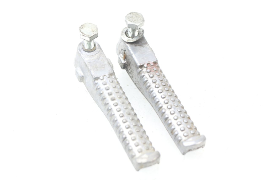 photo de PAIRE CALE PIED ARRIERE PEUGEOT JET FORCE CARBU 50 (2003 - 2016)