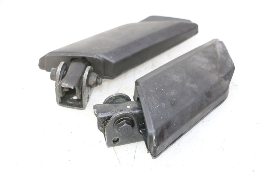 photo de PAIRE CALE PIED ARRIERE PEUGEOT KISBEE 2T 50 (2010 - 2017)