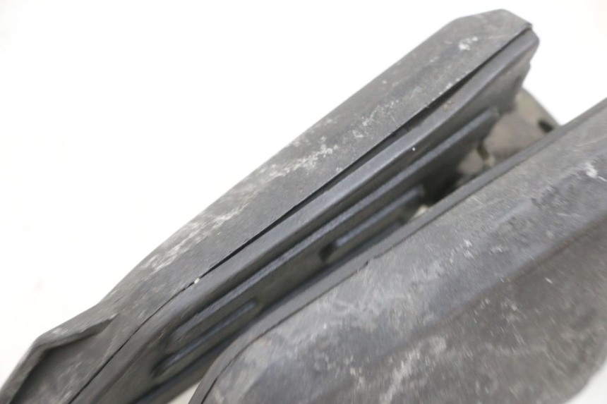 photo de PAIRE CALE PIED ARRIERE PEUGEOT KISBEE 4T 50 (2010 - 2017) - Zoom état d’usage