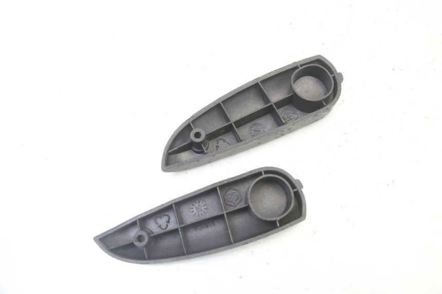 photo de PAIRE CALE PIED ARRIERE PIAGGIO LIBERTY 4T 50 (2009 - 2015)