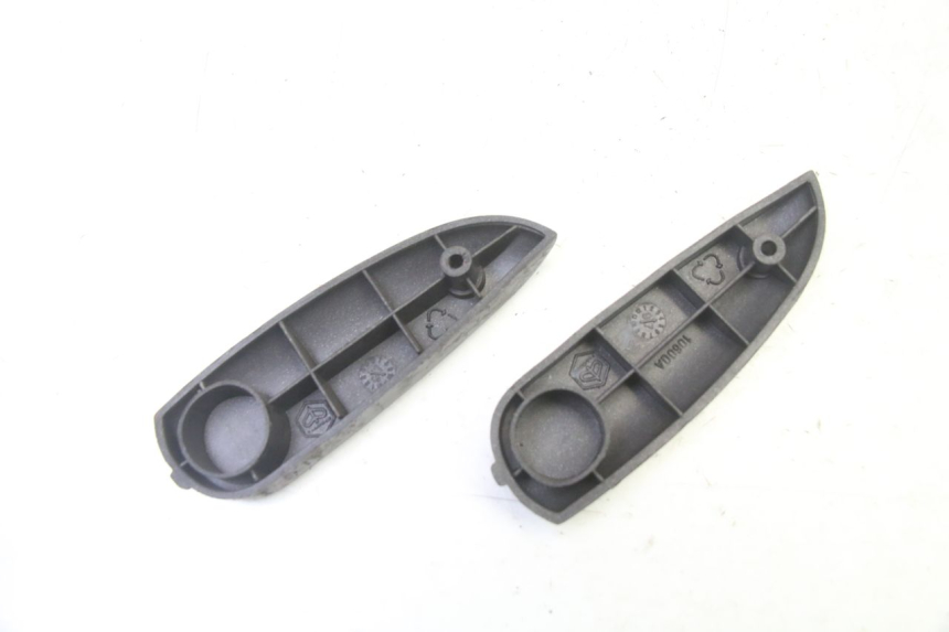 photo de PAIRE CALE PIED ARRIERE PIAGGIO LIBERTY 4T 50 (2009 - 2015)