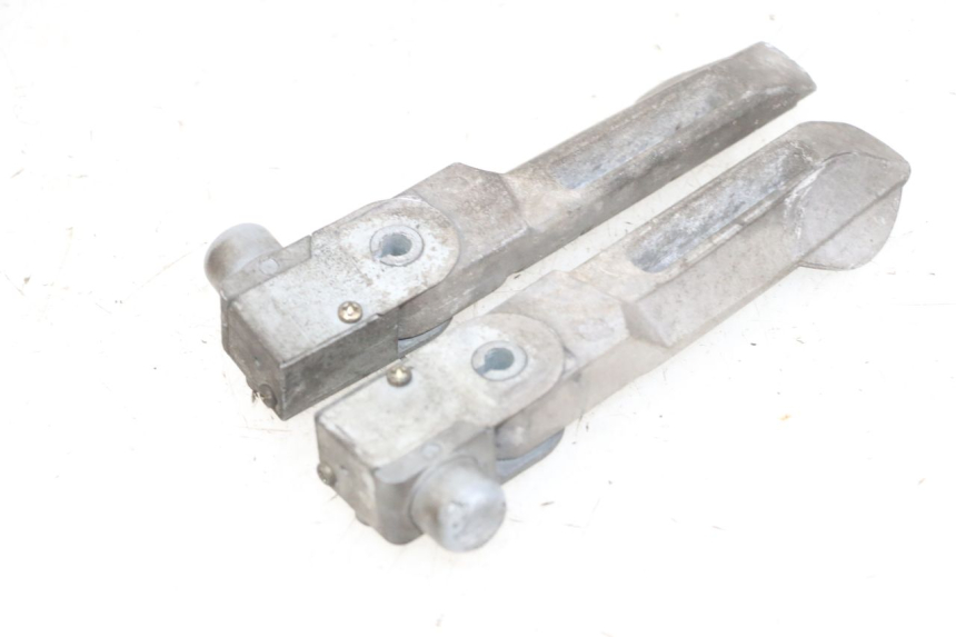 photo de PAIRE CALE PIED ARRIERE KYMCO LIKE 125 (2009 - 2016) - Autre angle de vue