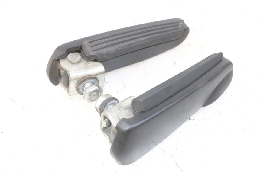 photo de PAIRE CALE PIED ARRIERE GILERA NEXUS 125 (2009 - 2013)