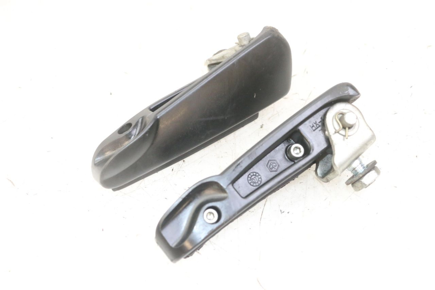 photo de PAIRE CALE PIED ARRIERE GILERA NEXUS 125 (2009 - 2013)