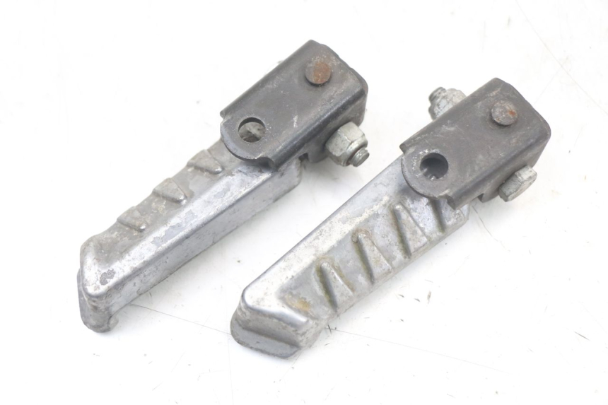 photo de PAIRE CALE PIED ARRIERE PEUGEOT LUDIX 50 (2008 - 2017)
