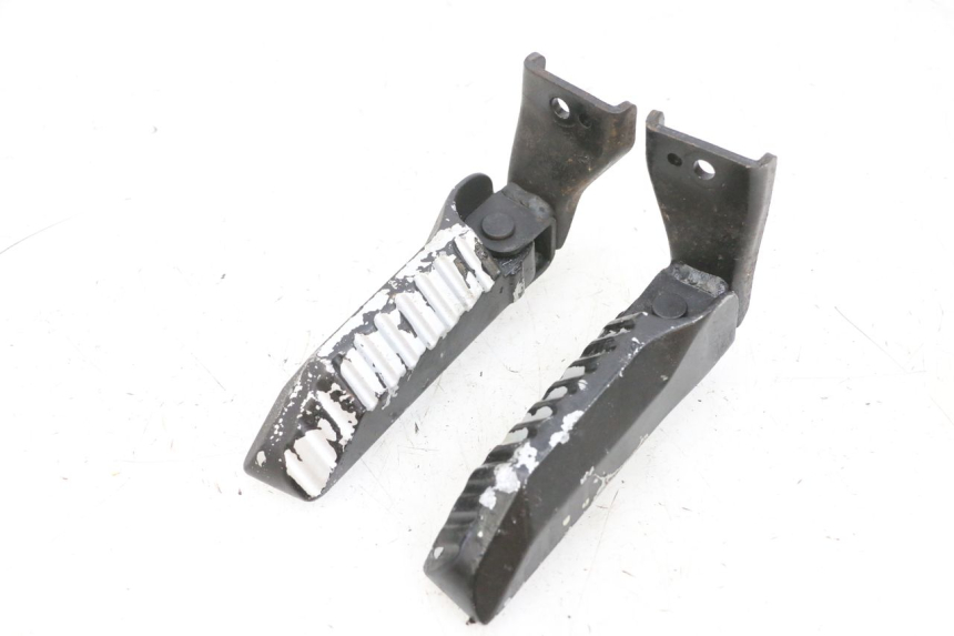 photo de PAIRE CALE PIED ARRIERE DAELIM S1 125 (2007 - 2016) - Vue principale