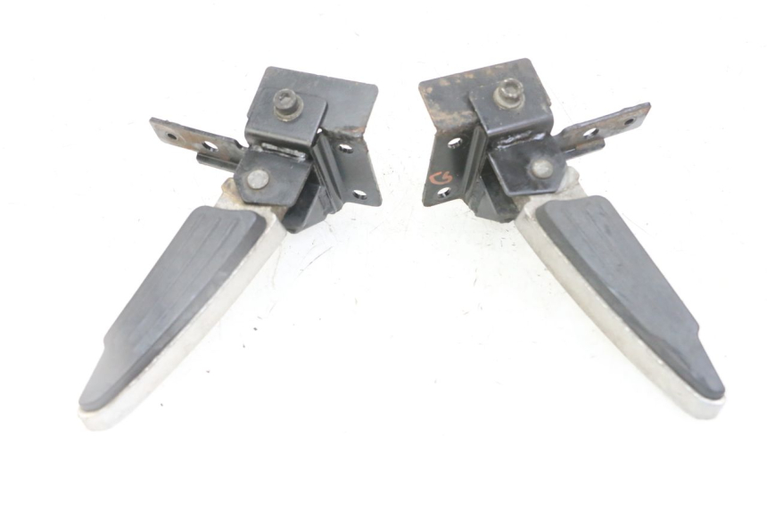 photo de PAIRE CALE PIED ARRIERE PEUGEOT SATELIS 125 (2013 - 2018)