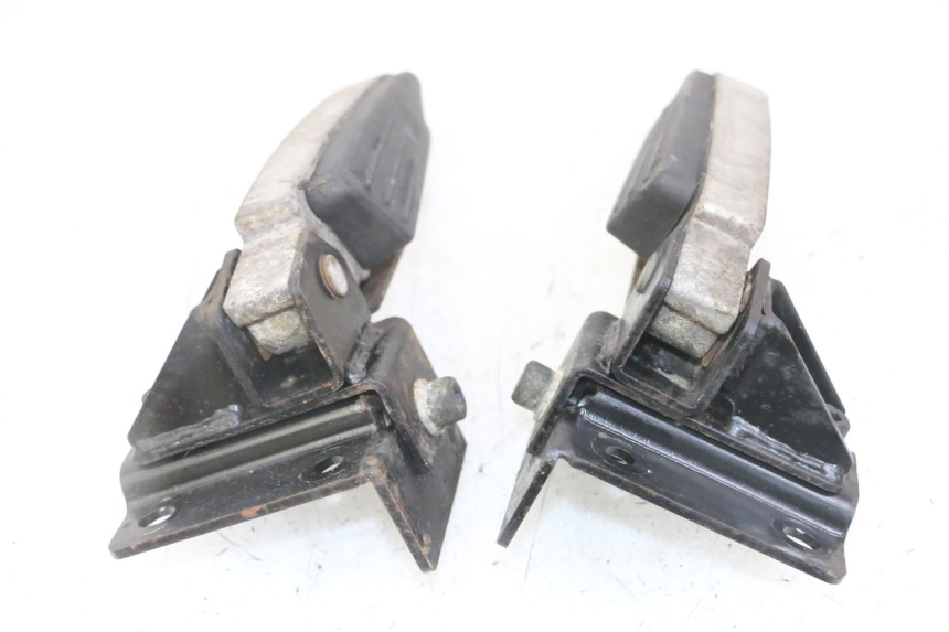 photo de PAIRE CALE PIED ARRIERE PEUGEOT SATELIS 125 (2013 - 2018)