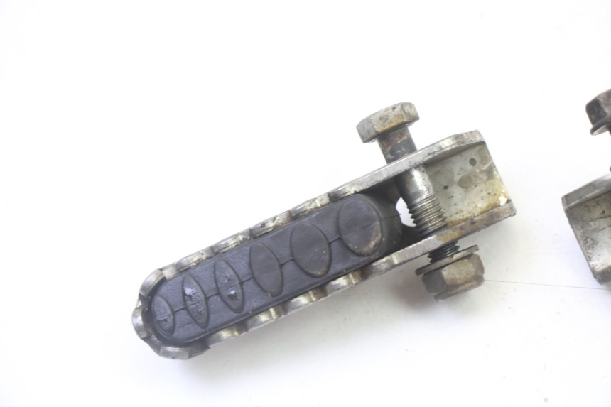 photo de PAIRE CALE PIED ARRIERE DERBI SENDA SM DRD 50 (2008 - 2013)