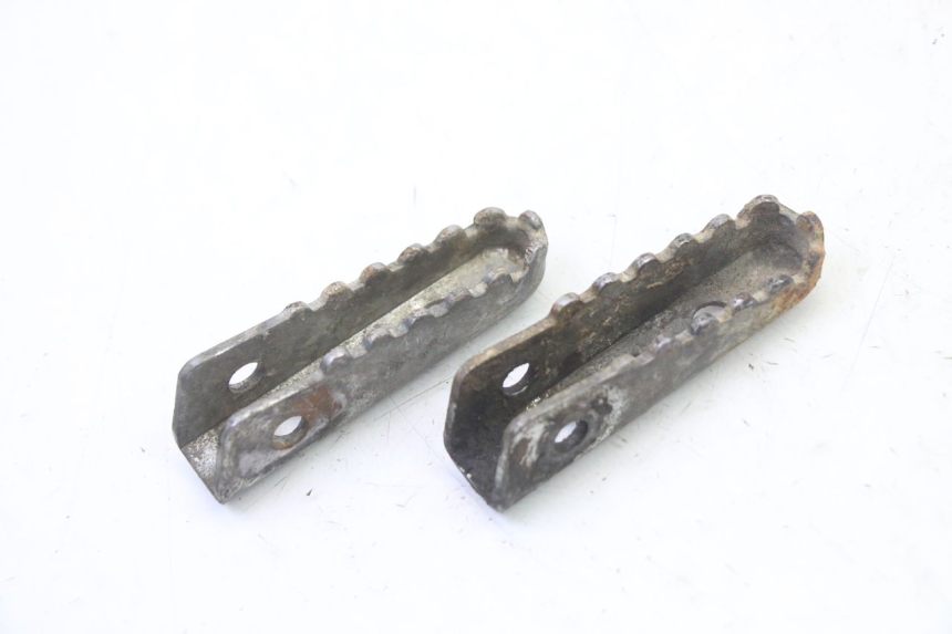 photo de PAIRE CALE PIED ARRIERE GILERA SMT SUPERMOTARD 50 (2009 - 2017)