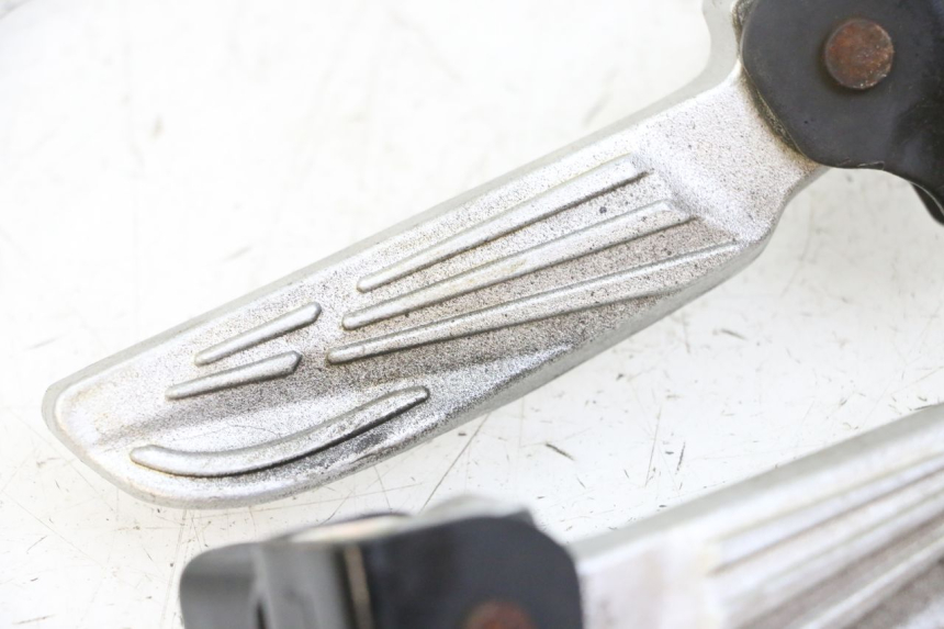 photo de PAIRE CALE PIED ARRIERE SYM FIDDLE 3 III 50 (2014 - 2020)