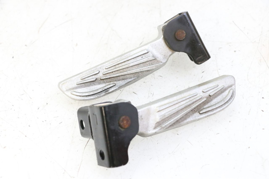 photo de PAIRE CALE PIED ARRIERE SYM FIDDLE 3 III 50 (2014 - 2020)
