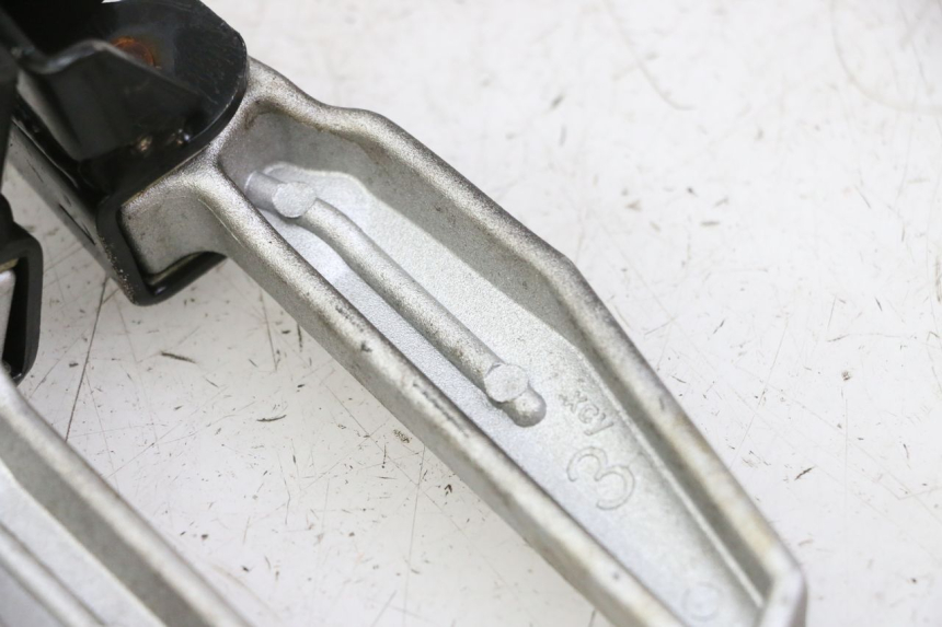 photo de PAIRE CALE PIED ARRIERE SYM FIDDLE 3 III 50 (2014 - 2020)