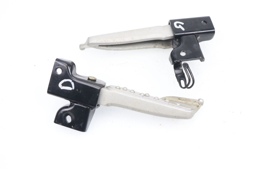 photo de PAIRE CALE PIED ARRIERE SYM MIO 50 (2005 - 2010)