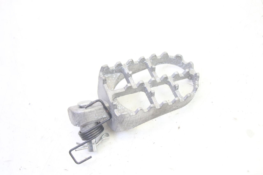 photo de PAIRE CALE PIED ARRIERE YAMAHA TTR 125 (2000 - 2020) - Zoom état d’usage