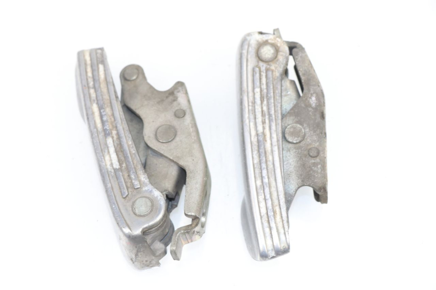 photo de PAIRE CALE PIED ARRIERE PIAGGIO VESPA GTS 125 (2007 - 2012)