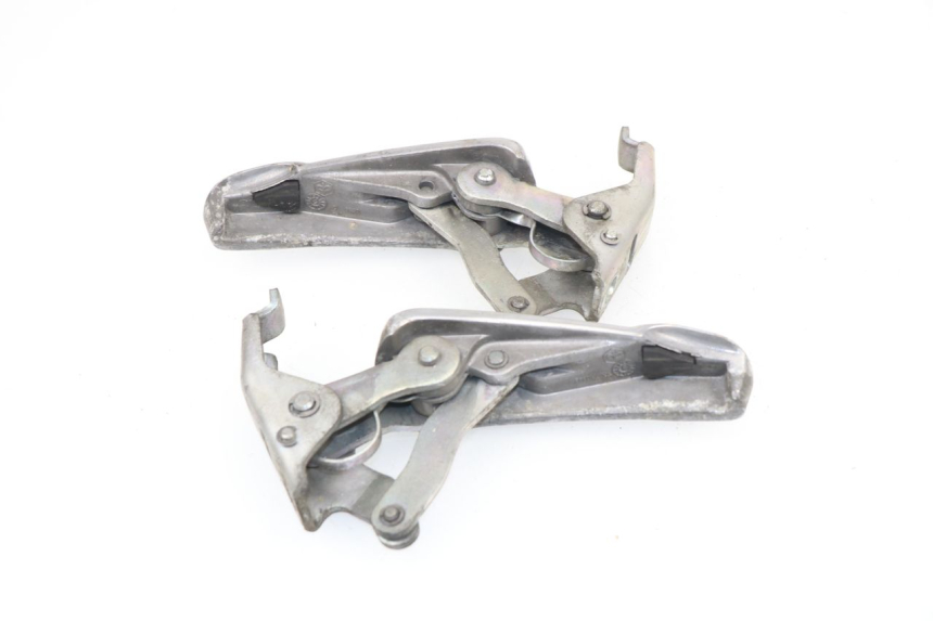 photo de PAIRE CALE PIED ARRIERE PIAGGIO VESPA GTS 125 (2007 - 2012)