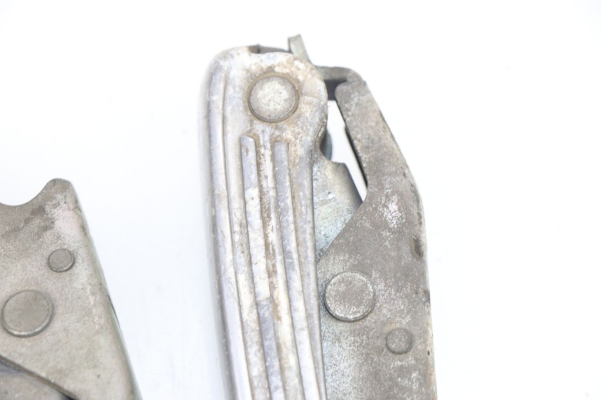 photo de PAIRE CALE PIED ARRIERE PIAGGIO VESPA GTS 125 (2007 - 2012)