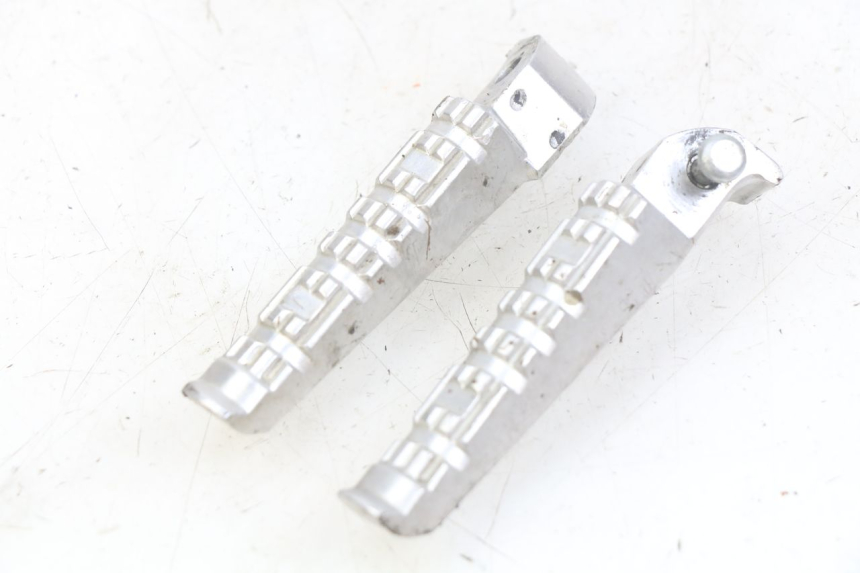 photo de PAIRE CALE PIED ARRIERE YAMAHA X-MAX XMAX 125 (2010 - 2014)