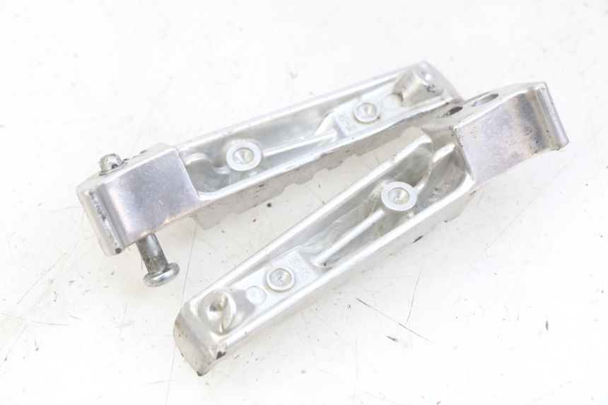 photo de PAIRE CALE PIED ARRIERE YAMAHA X-MAX XMAX 125 (2010 - 2014)