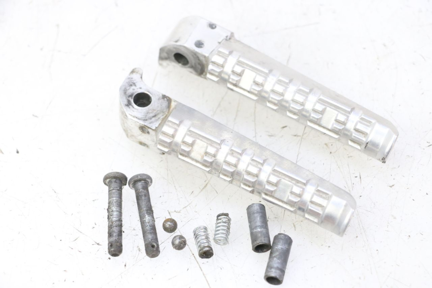 photo de PAIRE CALE PIED ARRIERE YAMAHA X-MAX XMAX 125 (2010 - 2014)