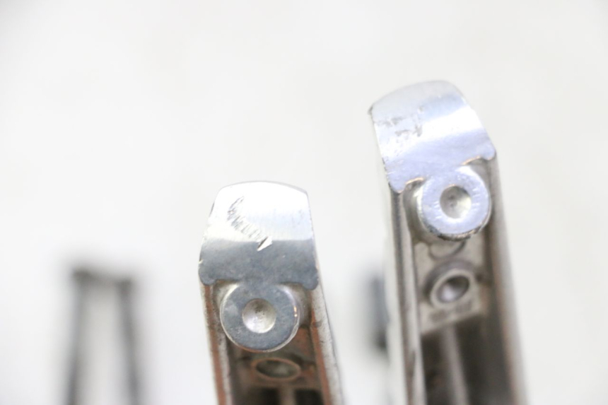 photo de PAIRE CALE PIED ARRIERE YAMAHA X-MAX XMAX 125 (2010 - 2014)