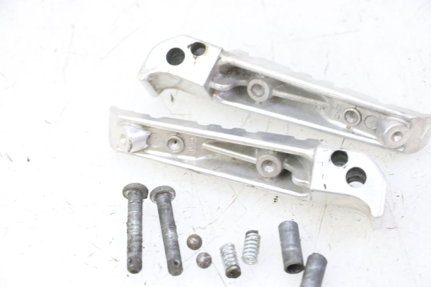 photo de PAIRE CALE PIED ARRIERE YAMAHA X-MAX XMAX 125 (2010 - 2014)