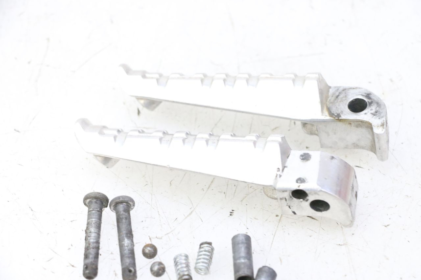 photo de PAIRE CALE PIED ARRIERE YAMAHA X-MAX XMAX 125 (2010 - 2014)