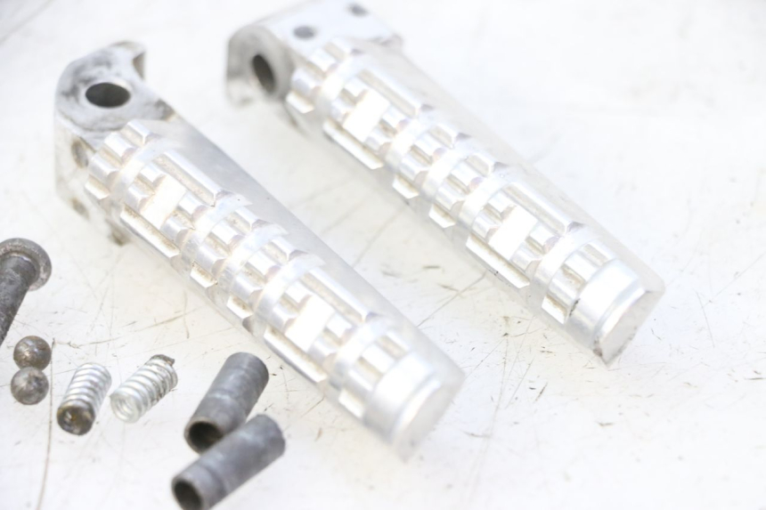 photo de PAIRE CALE PIED ARRIERE YAMAHA X-MAX XMAX 125 (2010 - 2014)