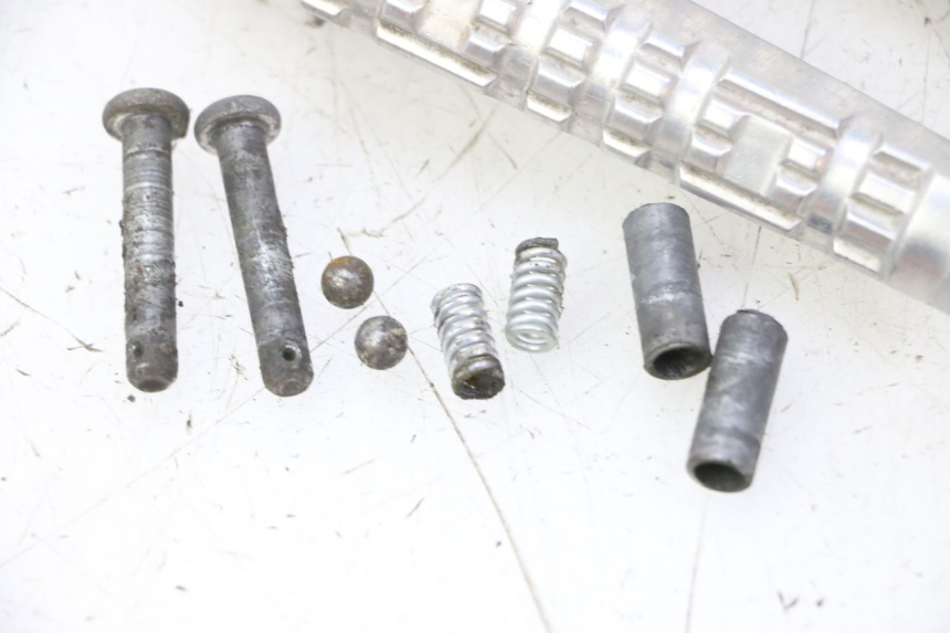 photo de PAIRE CALE PIED ARRIERE YAMAHA X-MAX XMAX 125 (2010 - 2014)