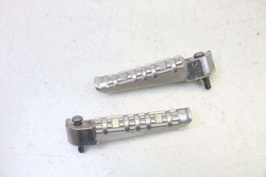 photo de PAIRE CALE PIED ARRIERE YAMAHA X-MAX XMAX 125 (2010 - 2014)