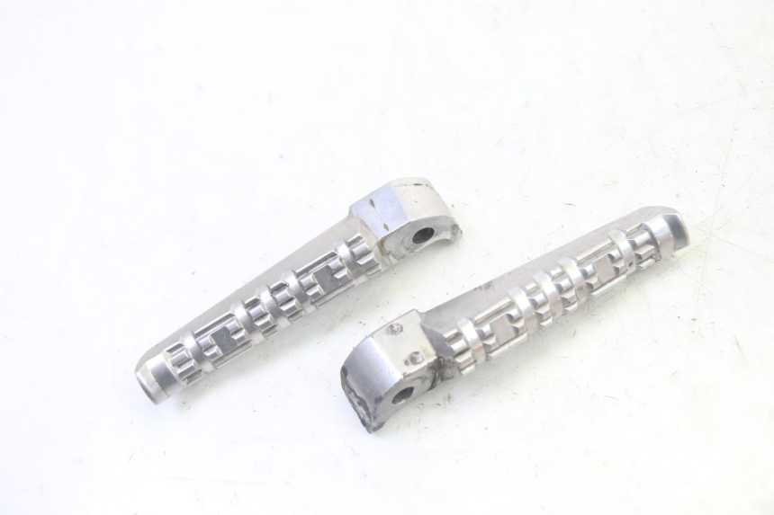 photo de PAIRE CALE PIED ARRIERE YAMAHA X-MAX XMAX 125 (2010 - 2014)