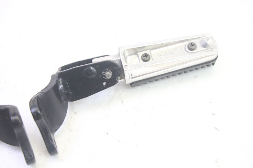 photo de PAIRE CALE PIED ARRIERE YAMAHA XMAX X-MAX 125 (2006 - 2009) - Détails caractéristiques