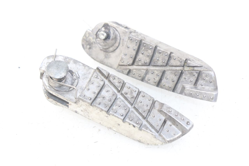 photo de PAIRE CALE PIED ARRIERE TGB X-MOTION XMOTION 125 (2008 - 2014) - Vue principale