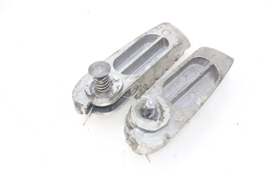 photo de PAIRE CALE PIED ARRIERE TGB X-MOTION XMOTION 125 (2008 - 2014) - Zoom état d’usage