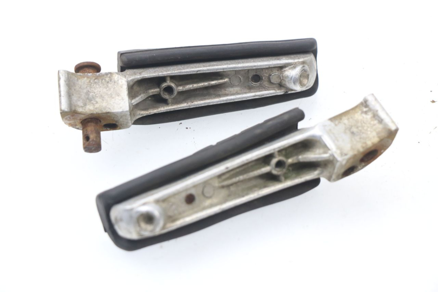 photo de PAIRE CALE PIED ARRIERE YAMAHA XJN XJ N DIVERSION 600 (1994 - 1997)