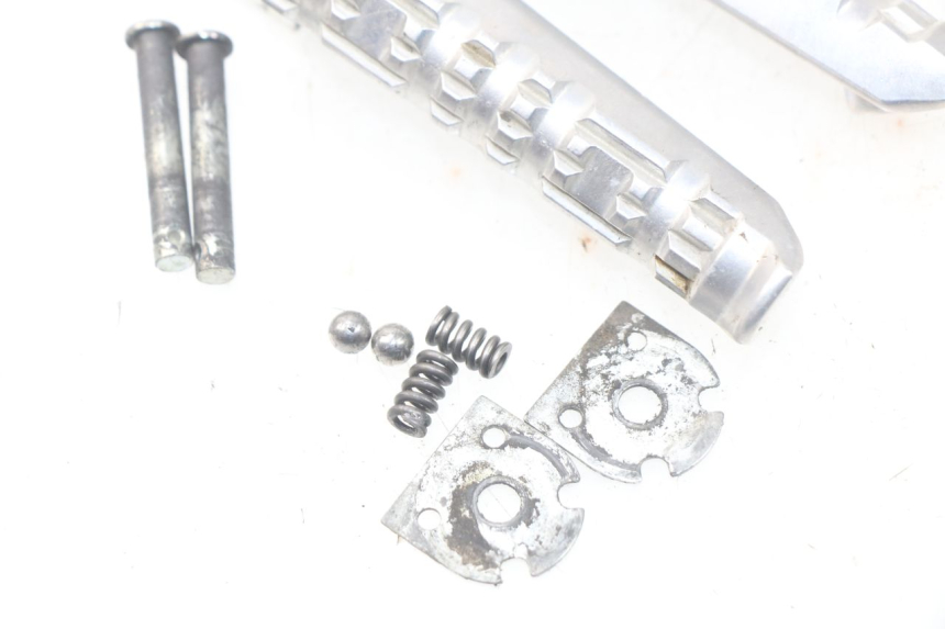 photo de PAIRE CALE PIED ARRIERE YAMAHA YP T-MAX TMAX 530 (2017 - 2020)