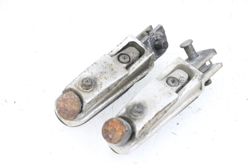 photo de PAIRE CALE PIED AVANT YAMAHA FJR ABS 1300 (2006 - 2012) - Gros plan technique