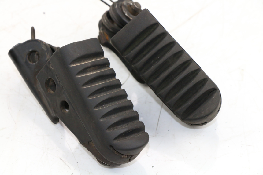 photo de PAIRE CALE PIED AVANT HONDA CLR CITYFLY 125 (1998 - 2003)
