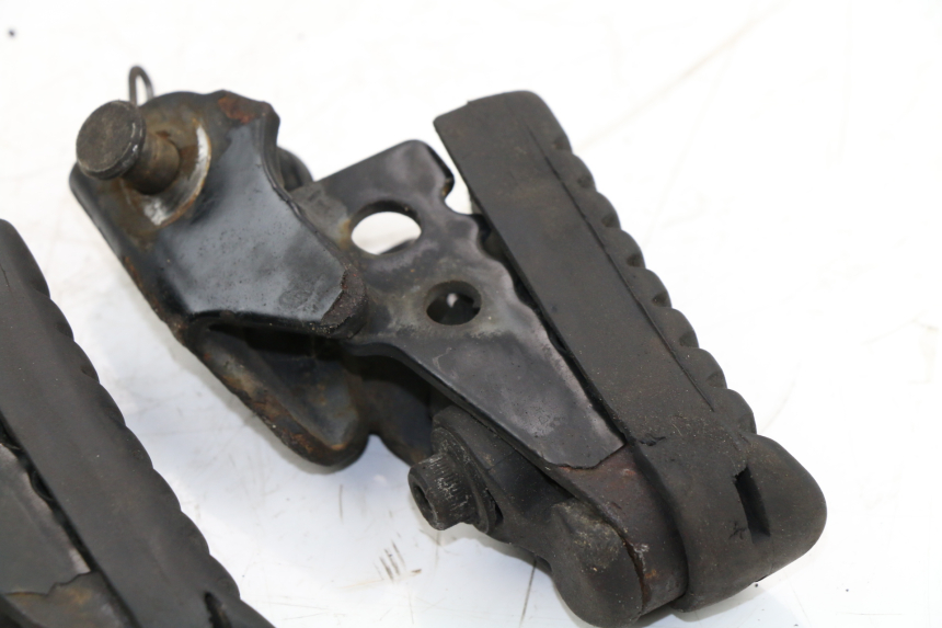 photo de PAIRE CALE PIED AVANT HONDA CLR CITYFLY 125 (1998 - 2003)