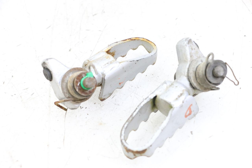 photo de PAIRE CALE PIED AVANT KYMCO STRYKER OFF ROAD 125 (1999 - 2005)