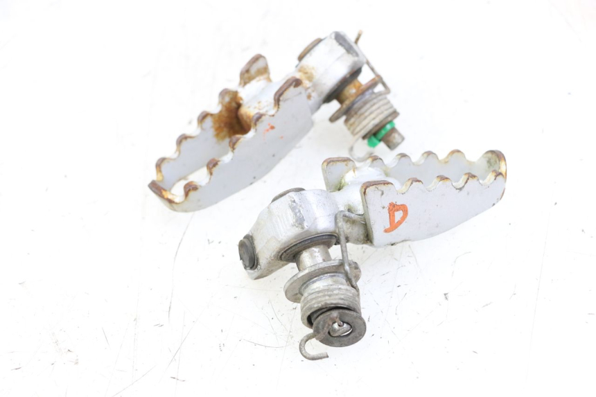 photo de PAIRE CALE PIED AVANT KYMCO STRYKER OFF ROAD 125 (1999 - 2005)