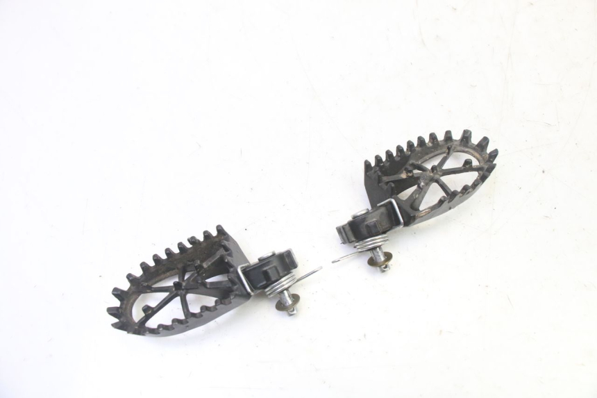 photo de PAIRE CALE PIED AVANT APOLLO RFZ 125