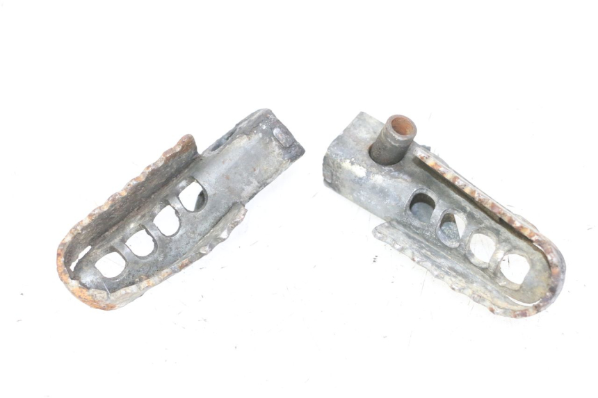 photo de PAIRE CALE PIED AVANT GILERA SMT SUPERMOTARD 50 (2009 - 2017)