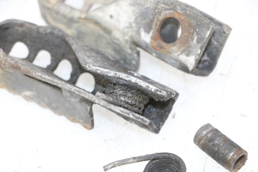 photo de PAIRE CALE PIED AVANT GILERA SMT SUPERMOTARD 50 (2009 - 2017)