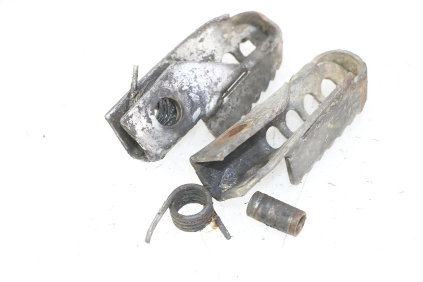 photo de PAIRE CALE PIED AVANT GILERA SMT SUPERMOTARD 50 (2009 - 2017)