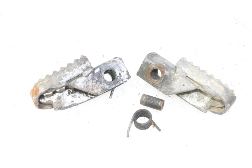 photo de PAIRE CALE PIED AVANT GILERA SMT SUPERMOTARD 50 (2009 - 2017)