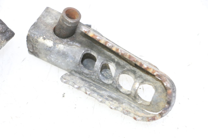 photo de PAIRE CALE PIED AVANT GILERA SMT SUPERMOTARD 50 (2009 - 2017)